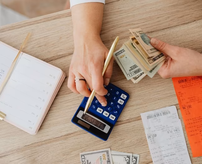 Indian Rupee vs. US Dollar: Why is the Rupee Dropping?