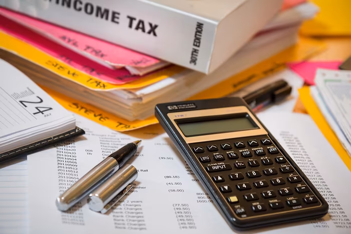 Income Tax Slabs &#038; Rates for FY 2022-23 Old &#038; New Tax Regimes